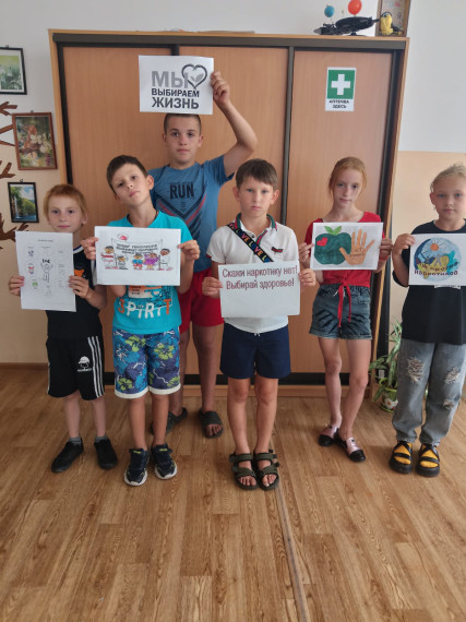антинаркотический месячник "Знать,чтобы жить!".