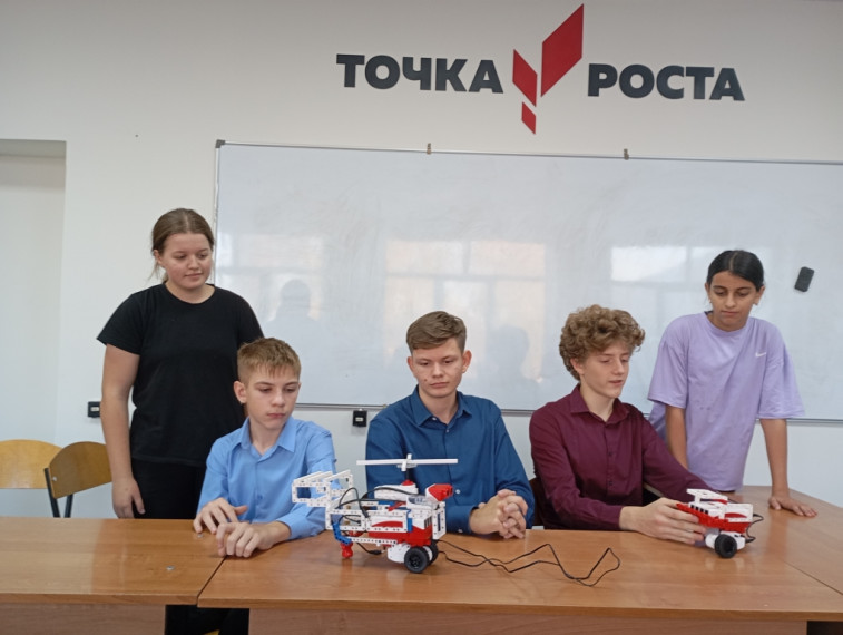 на занятии по ВУД "Робототехника".